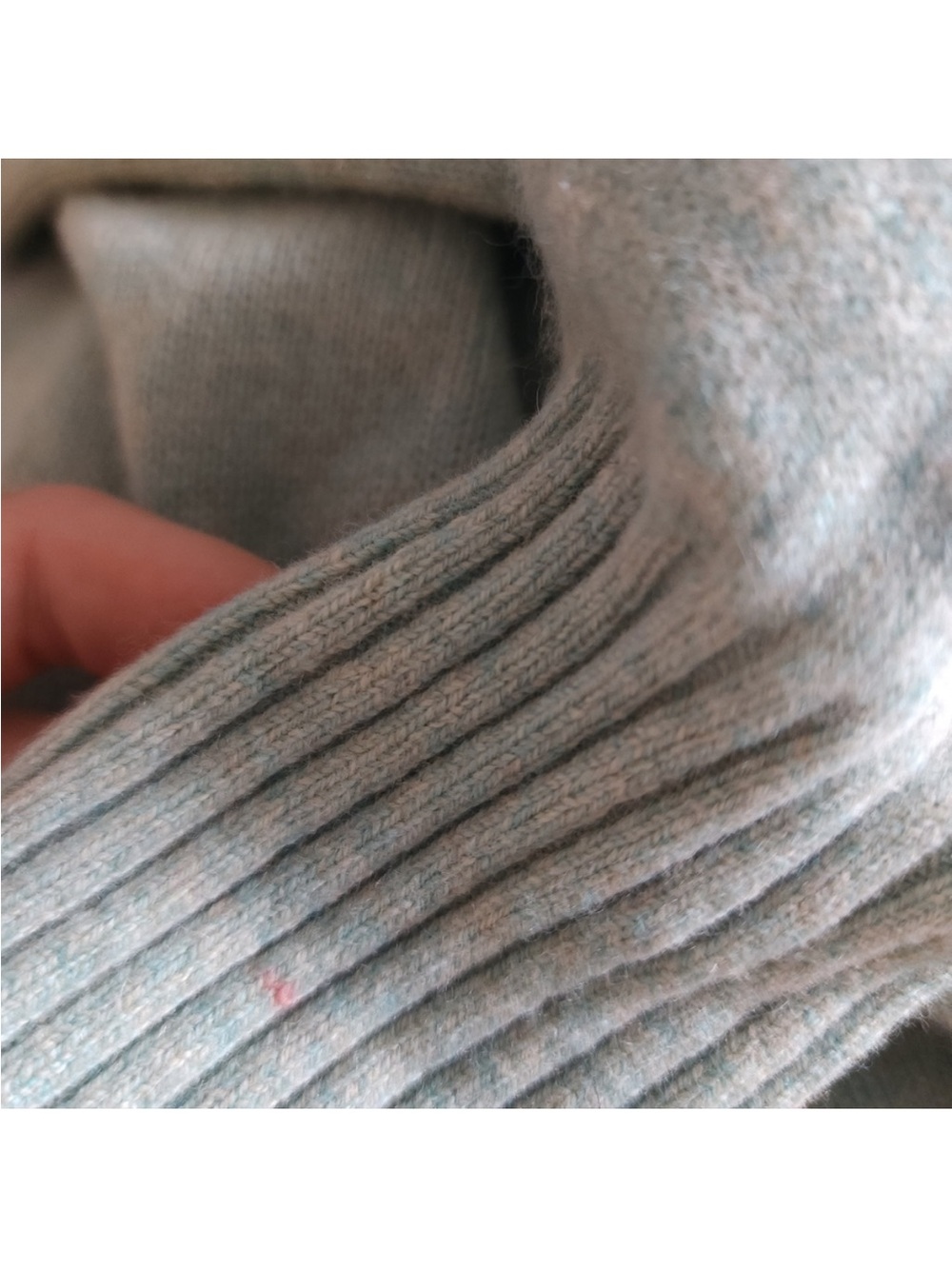 Everlane Cashmere Wool Blend
Crew neck Sweater - Picture 10 of 11